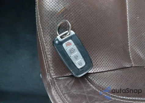 2013 Hyundai Genesis 3.8 z USA, uszkodzony, nr VIN KMHGC4DDXDU235669